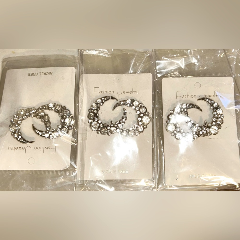 🟢DONATING 12/15!🟢 NWT Crystal Zircon Earrings - Picture 8 of 8